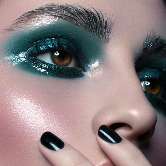 Sombras Glossy, una opción de maquillaje para esta&nbsp;temporada.