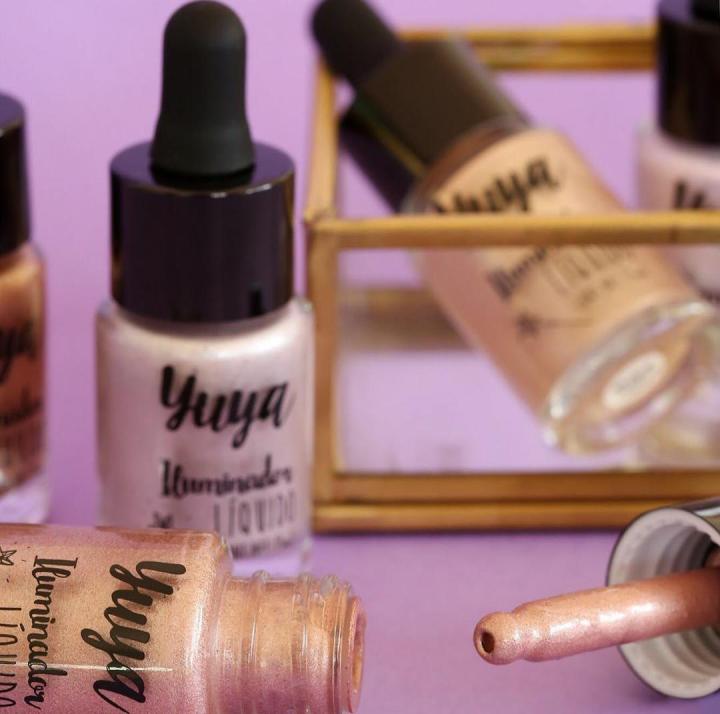 Yuya lanza 5 iluminadores líquidos que vas a&nbsp;amar