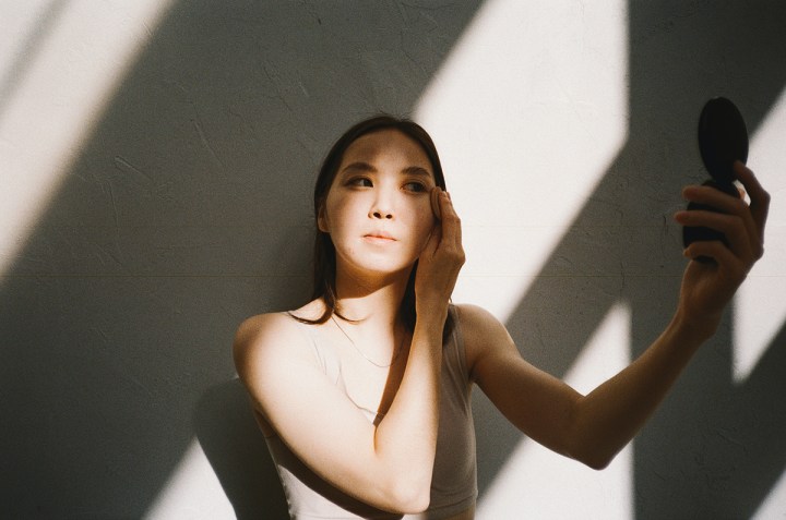 Maquillaje natural solo con polvo&nbsp;compacto