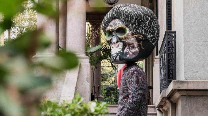 Menchaca Studio revela una nueva colaboración de arte huichol inspirada en la Fórmula&nbsp;1